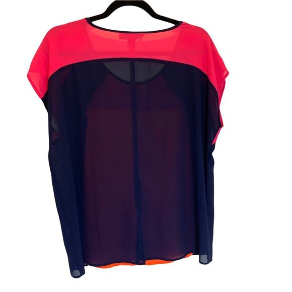 AUGUST silk color block top size Medium - Picture 4 of 4